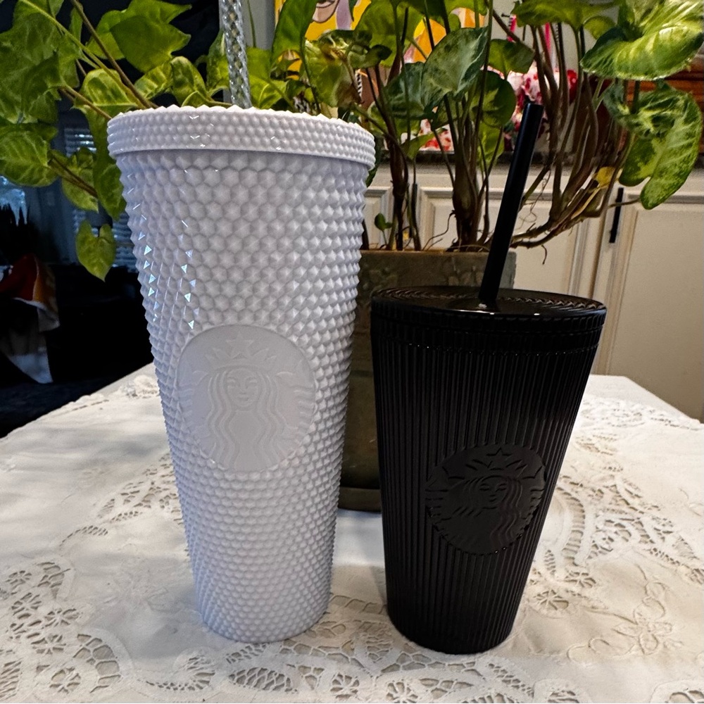 Set of 2 Starbucks Textured Black and White Tumblers - Picture 8 of 8
